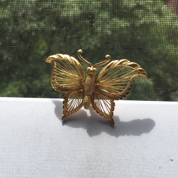 Gold Butterfly Pin/Brooch - Picture 6 of 6